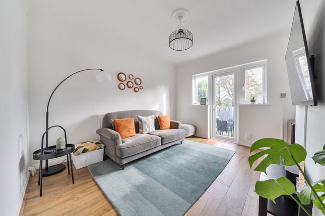 119, Parkview Road, London photo 2