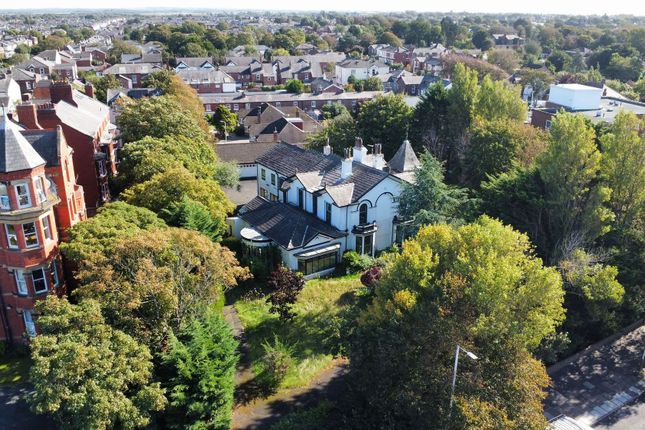6 Bedroom Detached in PR8 2AS
