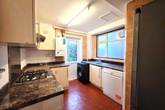 Beverley Drive, Edgware photo 5