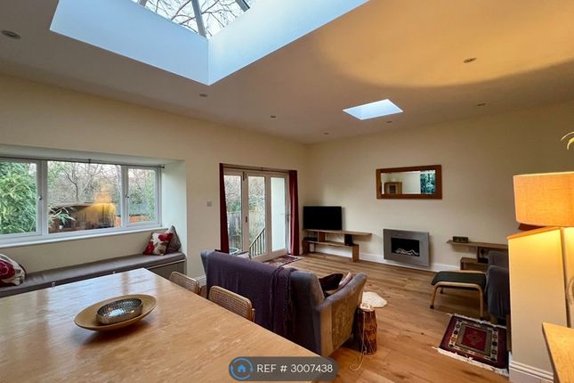 Fulwell Park Avenue, Twickenham photo 3