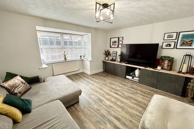 41, Claymar Drive, Swadlincote photo 4