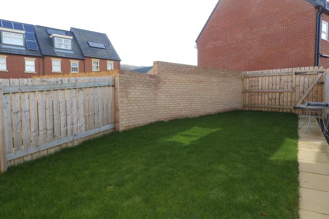 5, Wade Close, Barnsley photo 4