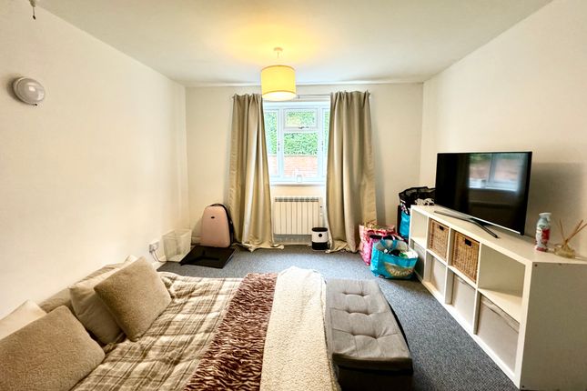 Flat to rent in Spittal, Castle Donington, Derby