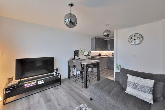 Flat to rent in Rillaton Walk, Milton Keynes