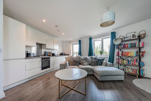 Flat 14, Oakpoint Court, Uxbridge photo 2