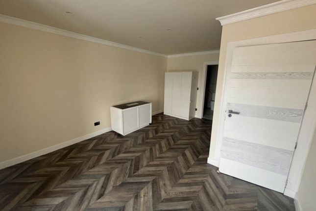 9, Cranbrook Mews, London photo 3