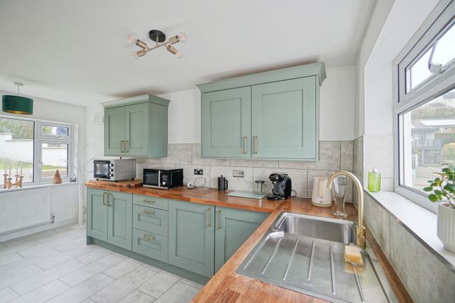 43, Woodland Avenue, Penryn photo 4