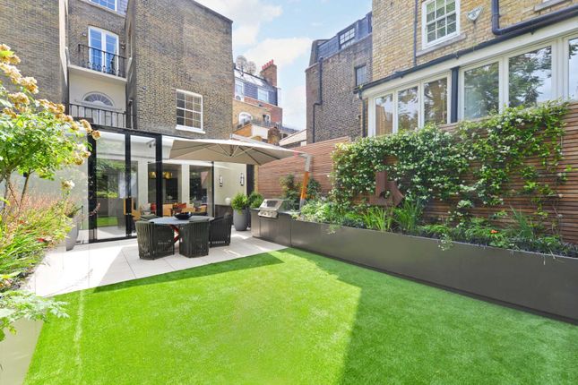 Thumbnail Town house for sale in Chapel Street, London