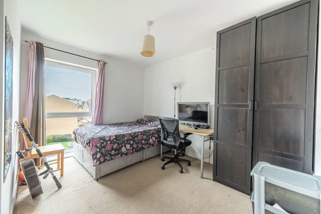 Fortune Avenue, Edgware photo 4