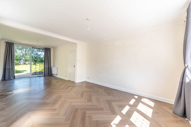 Anglesmede Crescent, Pinner photo 4