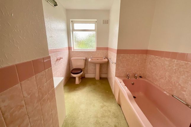 15a Hall Park Close, Scarborough photo 4