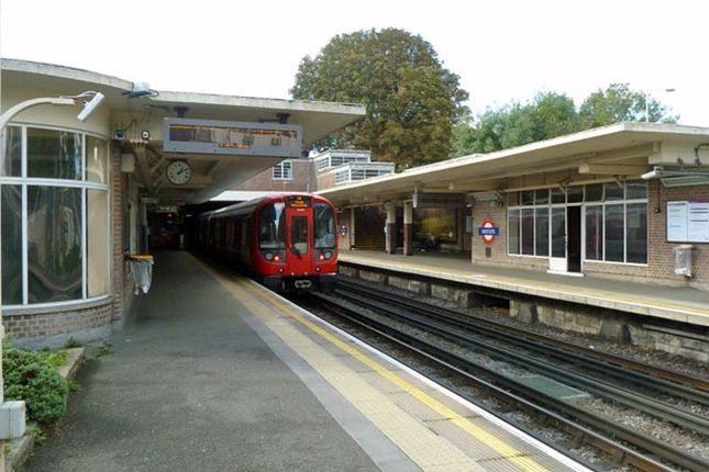 7, Elliott Avenue, Ruislip photo 5