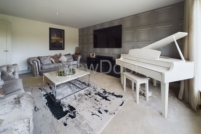 18, Abington Circle, Bishopton photo 2