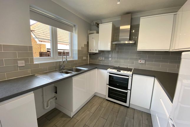 15, Munday Court, Binfield photo 3