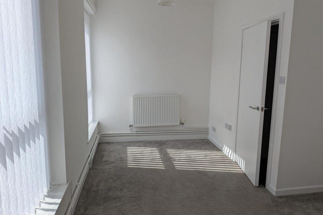 16B Stanley Street, Llanelli photo 3