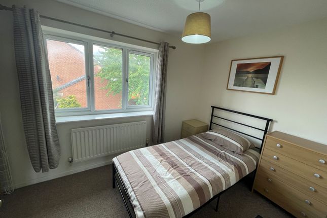2 Bilton Close, Newark photo 5