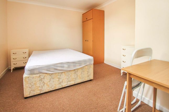 20 Heron Court Road, Bournemouth photo 5