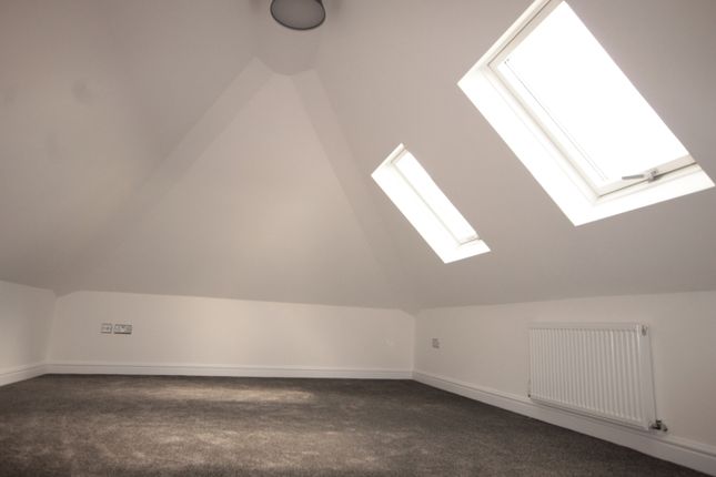 85, Vaughan Gardens, Ilford photo 5