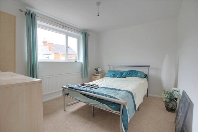 Flat to rent in Eastern Avenue, Reading, Berkshire