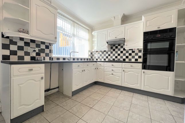 14, PONTYPRIDD photo 3