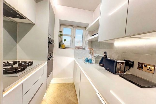 16 Chiswell Square, London photo 3