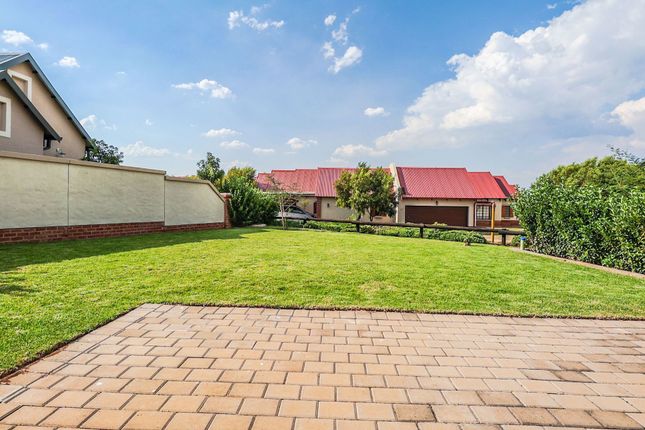 Town house for sale in 30 Waterlake Farm Village, 658 Umfolozi Road, Waterlake Farm, Pretoria, Gauteng, South Africa