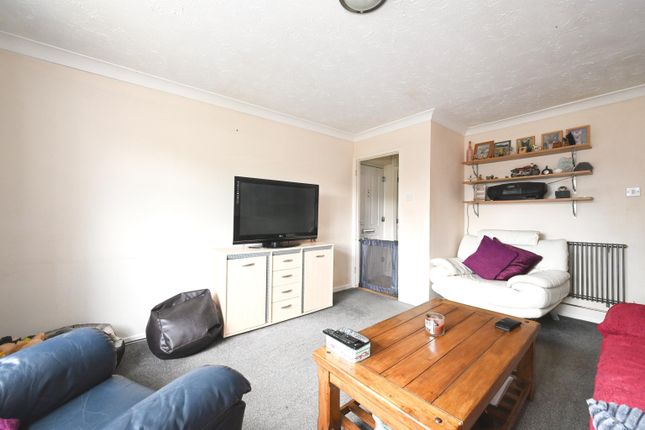 Flat for sale in Blewburton Walk, Bracknell