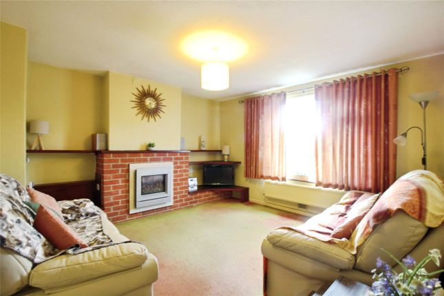 8, The Gardens, Reading photo 2