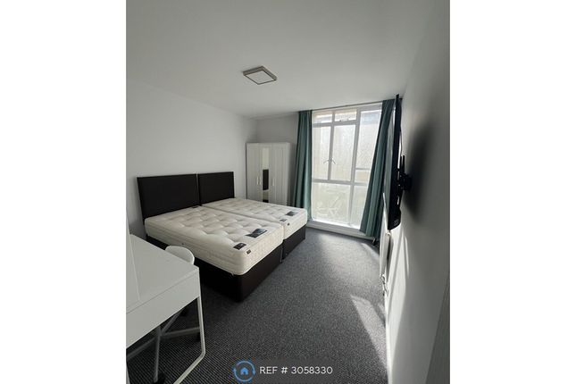 Flat, Exeter House Hallfield Estate, London photo 5