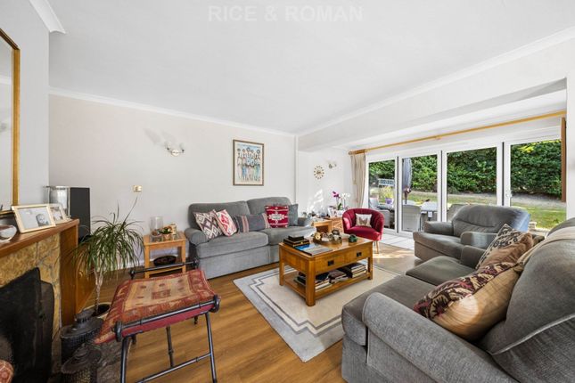 7, Orchard Hill, Windlesham photo 4