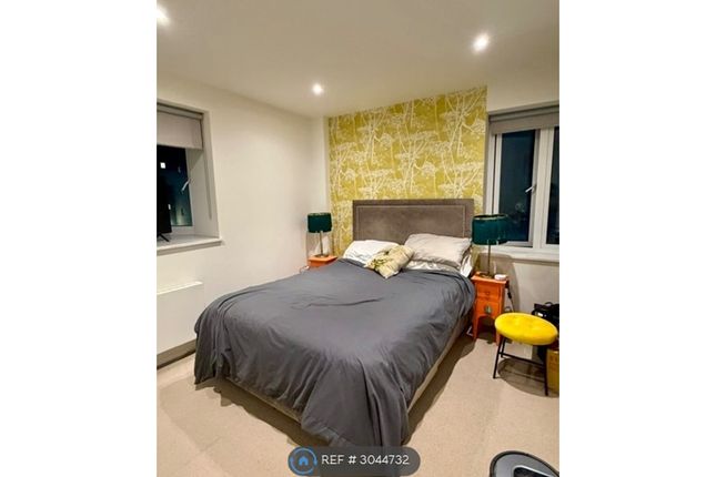 Flat, Eric St, London photo 4
