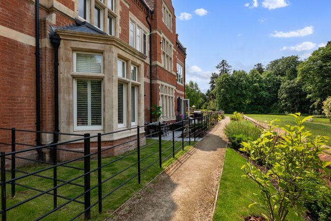 Private Terrace Lawn