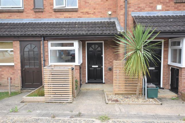 Thumbnail Flat to rent in Squirrel Close, Quedgeley, Gloucester