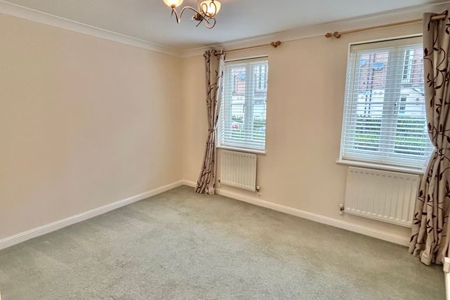 14, Fleming Way, Exeter photo 5