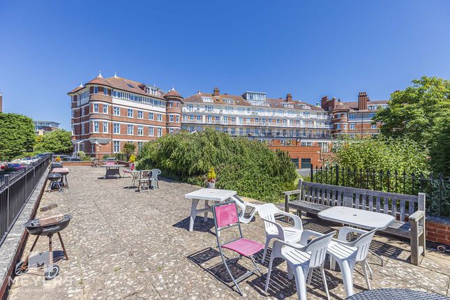 2-bed flat on Flat Flat 21, Burlington Mansions, 9 Owls Road, Bournemouth, £200,000