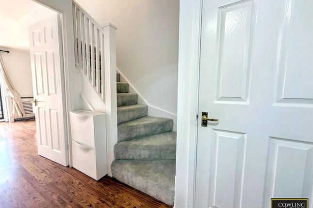 37, Robinia Close, Basildon photo 4