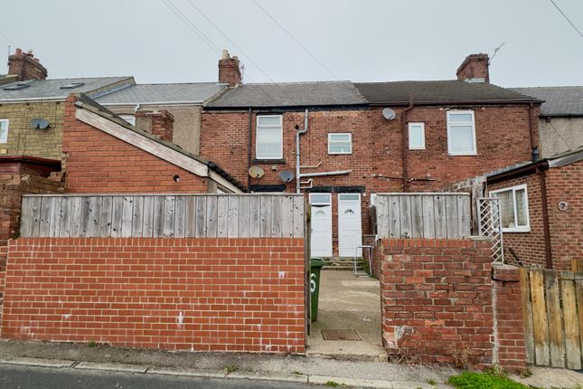 Studio flat on 6 & 6a, James Street South, Murton, £90,000
