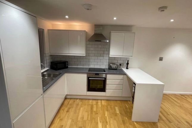 8 bath road, Slough photo 3