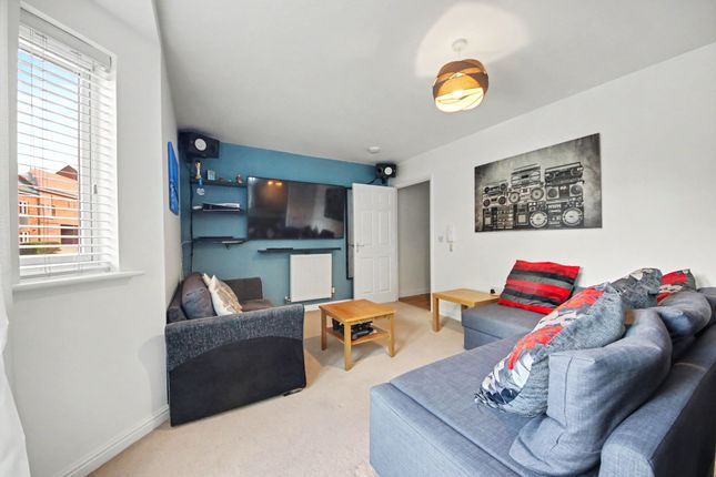 3 Pomeroy Crescent, Southampton photo 4