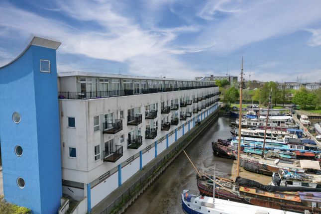 Thumbnail Flat for sale in Venture Court, Canal Road, Gravesend, Kent