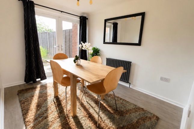 16, Baccara Grove, Milton Keynes photo 2