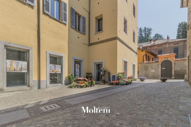 Duplex for sale in Piazza Santa Marta, Bellano, Lecco, Lombardy, Italy
