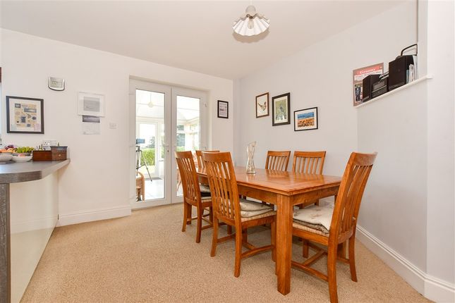 Bedbury Lane, Freshwater photo 4