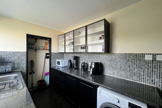 Flat 10, 4 Meadowleaze, Gloucester photo 4