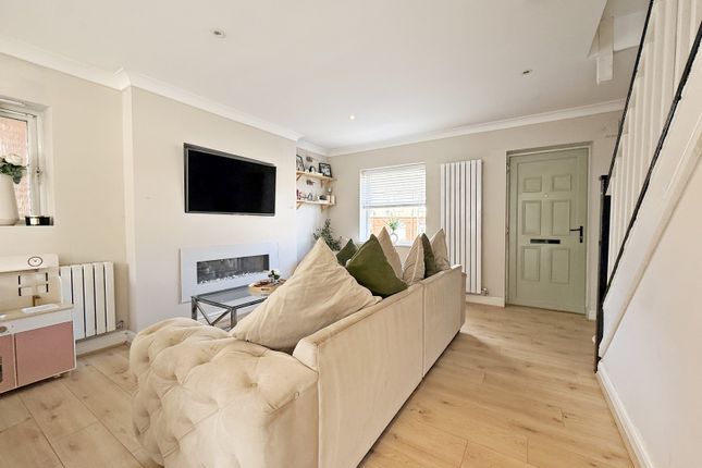 4, Rhiw'r Derwen, Pontyclun photo 2