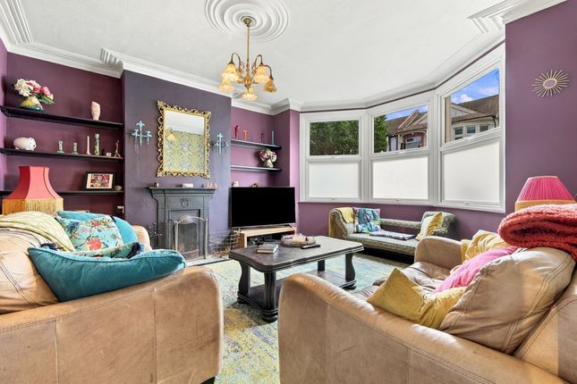 58, Brightwell Avenue, Westcliff-on-sea photo 2