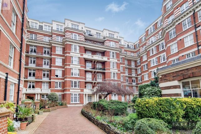Flat to rent in Rodney Court, Maida Vale, London