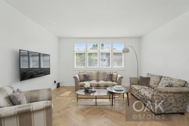 50 Sittingbourne Avenue, Enfield photo 2