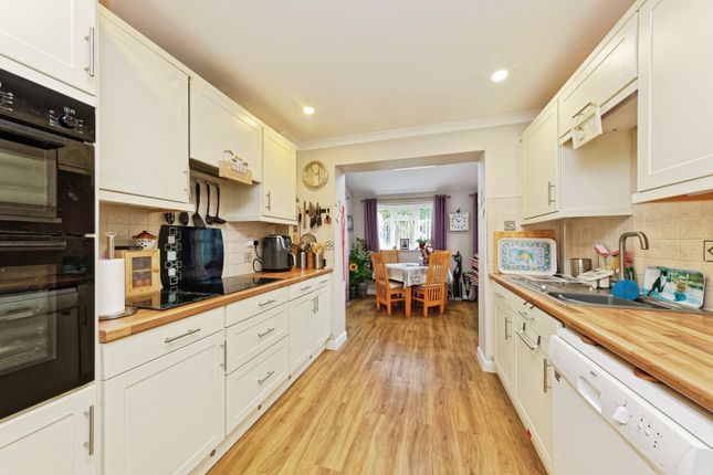 69, Mark Avenue, Kent photo 2
