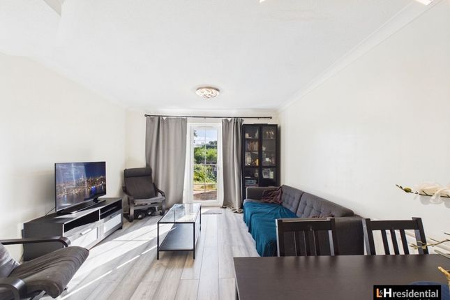 25 Milland Court, Borehamwood photo 2